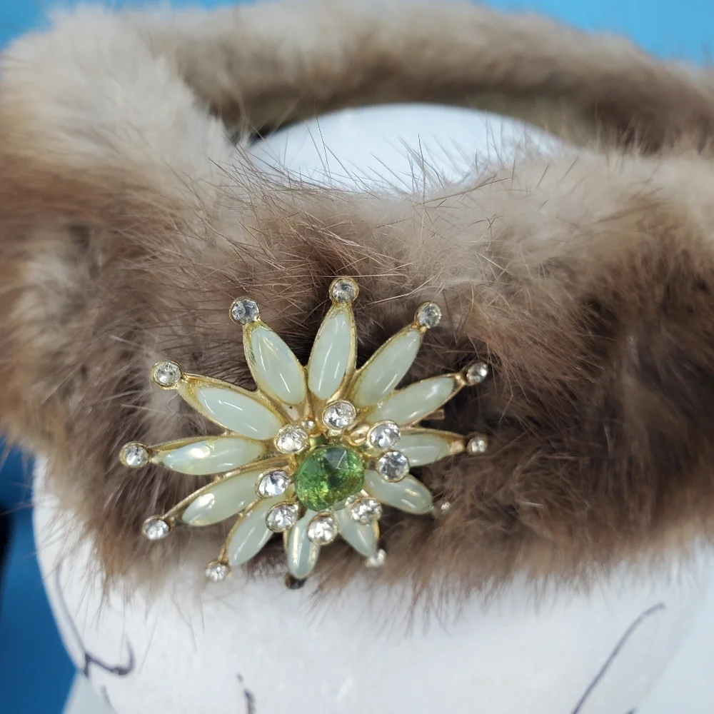 VINTAGE fox fur collar with brooch - Picture 3 of 8